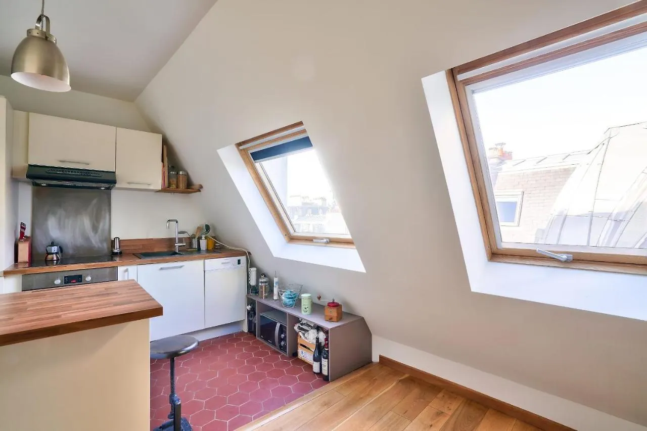 Guestready -- Rooftop Maisonette In Folie-Mericout Apartment Paris France