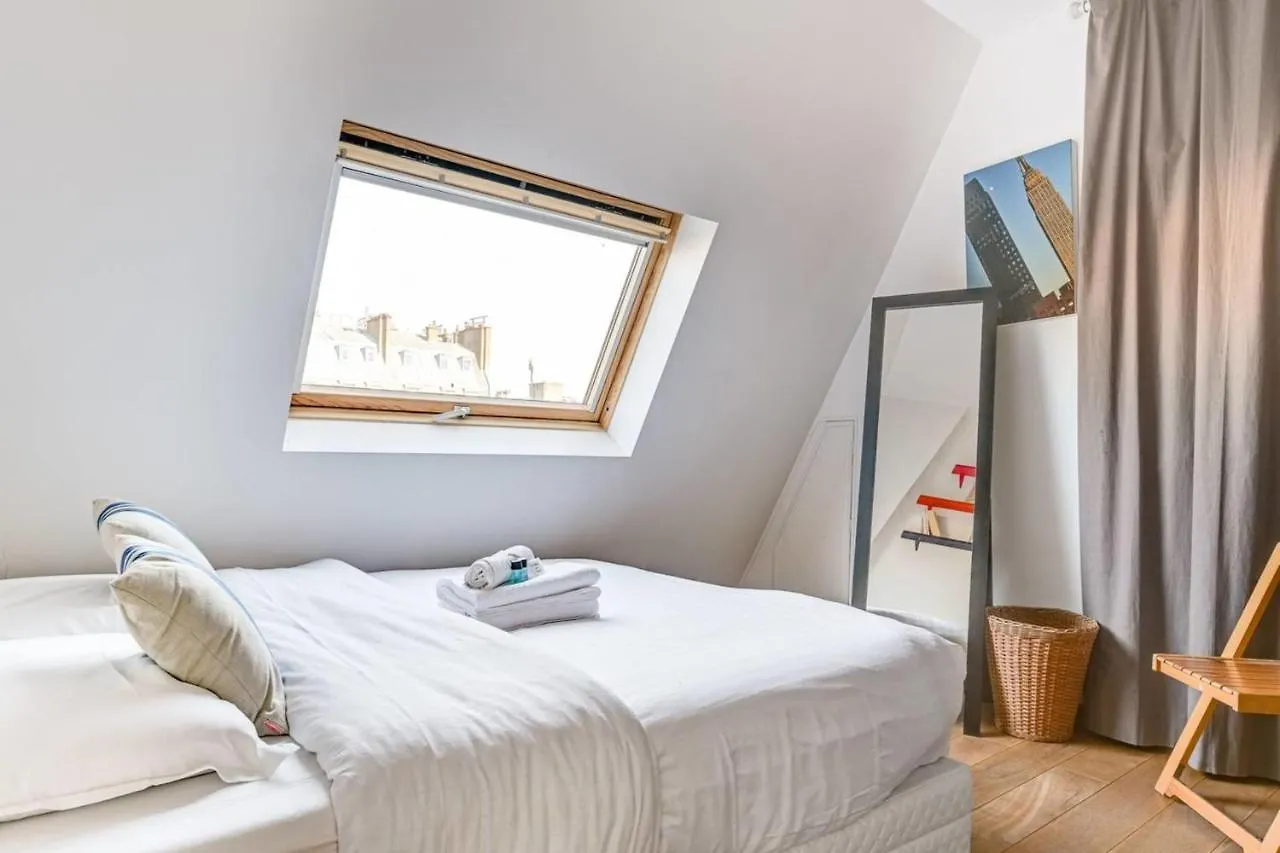 Guestready -- Rooftop Maisonette In Folie-Mericout Apartment Paris France