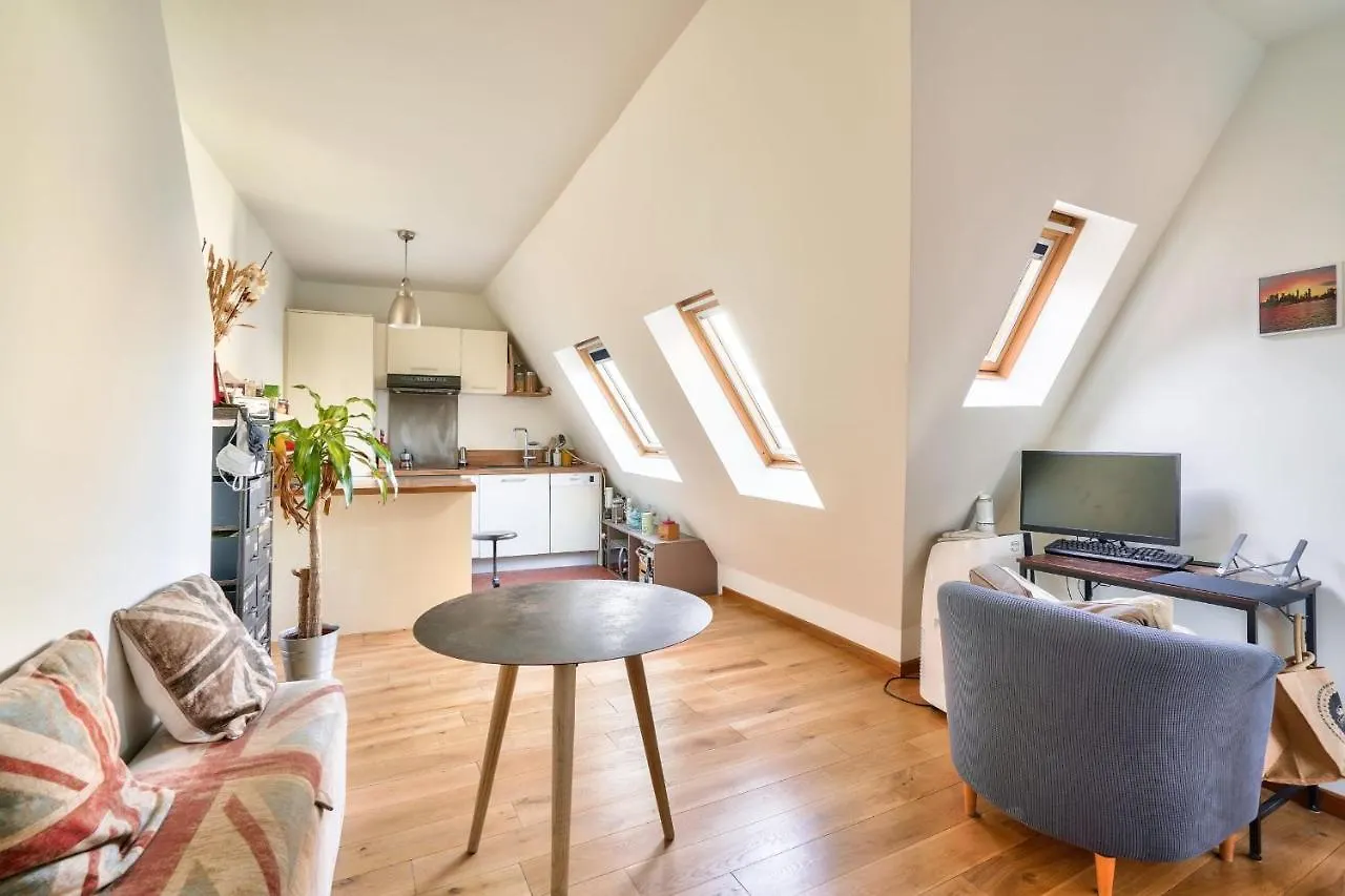 パリGuestready -- Rooftop Maisonette In Folie-Mericoutアパートメント 0*, パリ フランス