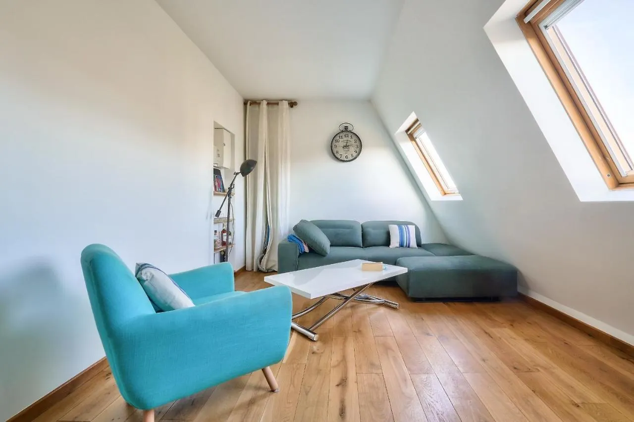 Guestready -- Rooftop Maisonette In Folie-Mericout contacts